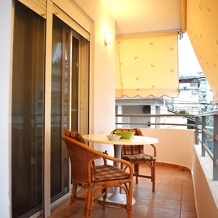 Overlooking The Sea Apartment *