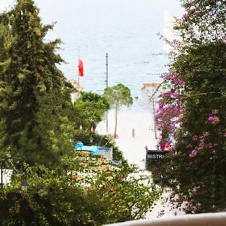 Overlooking The Sea Apartment Sarande