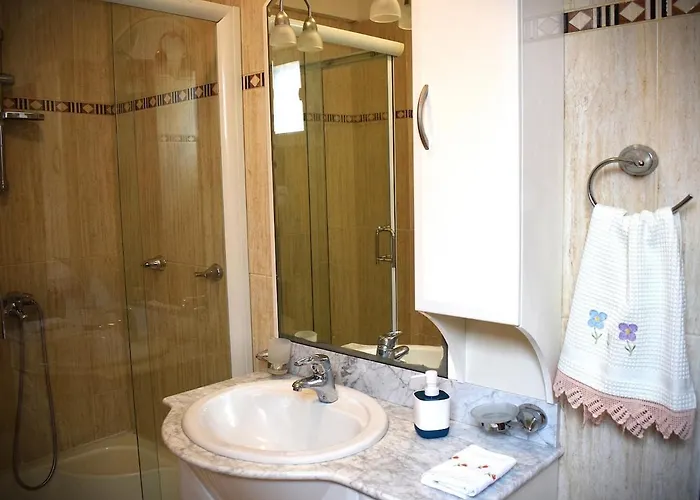 Apartment Overlooking The Sea *